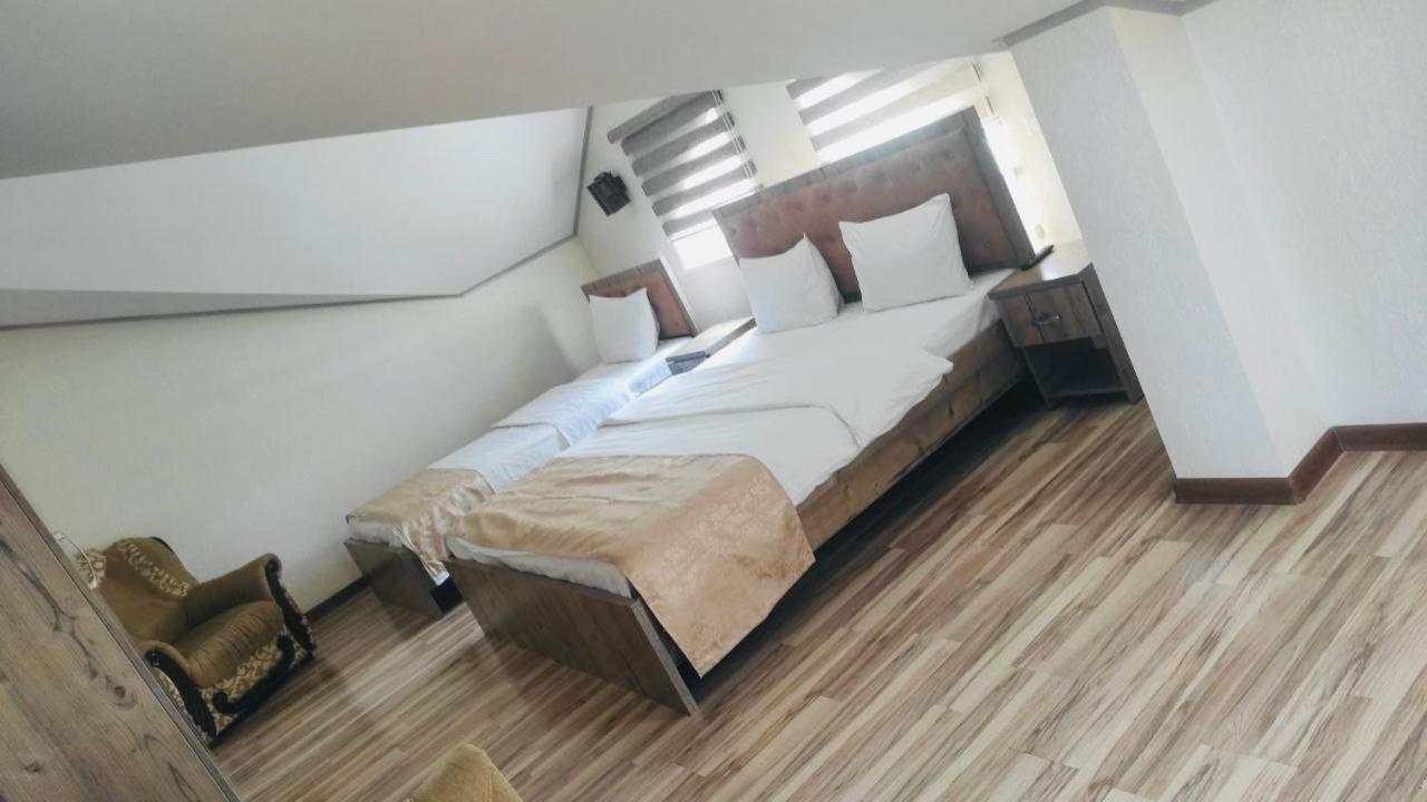 Tourist Inn Hotel Tasjkent Buitenkant foto